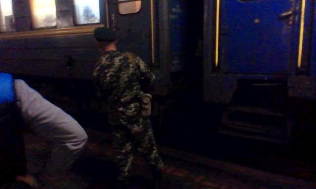 Поезд Симферополь-Одесса закончили проверять в районе 00:25.