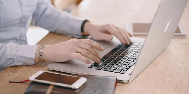 Мер Херсона Колихаєв зобов’язав усіх працівників виконавчих органів міськради, які залишили місто, написати заяви на дистанційку