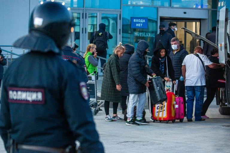 Вільного проїзду з окупованої Херсонщини в окупований Крим не буде Російський КПВВ в Криму