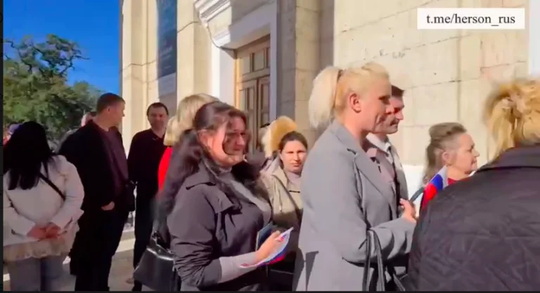 Люди, які “підтримують референдум” у Херсоні – завезені, – “Жовта стрічка”