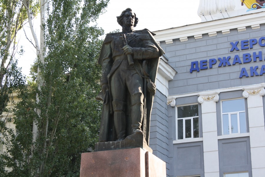 Рашисти в Херсоні вкрали пам'ятники Суворову і Ушакову, обіцяли і кістки Потьомкіна викопати (ФОТО) 7