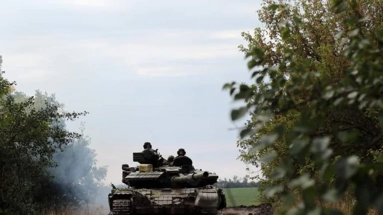 Війська РФ налагоджують альтернативні переправи в районі Антонівського та Каховського мостів