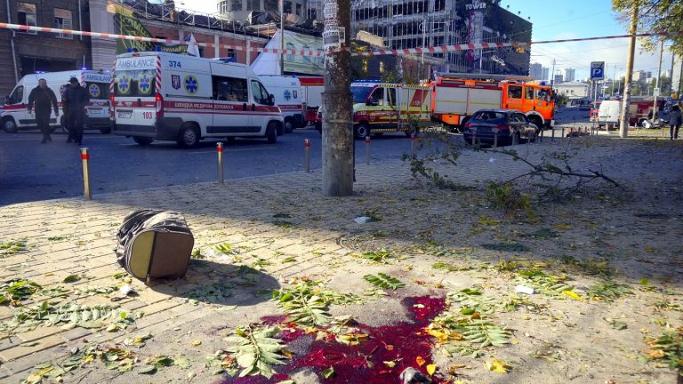 Наслідки ракетного удару по Київу