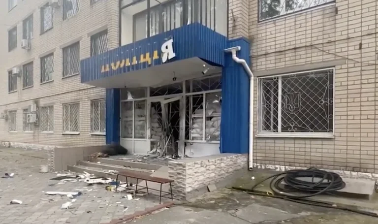 В Херсоні невідомі обстріляли відділок поліції з гранатомета дніпровський ровд