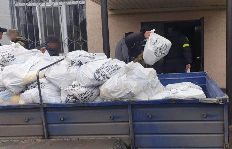 Жителі села Борозенське на Херсонщині отримали гумдопомогу