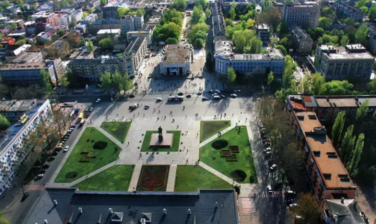 У Херсоні вночі був “приліт” у багатоповерхівку