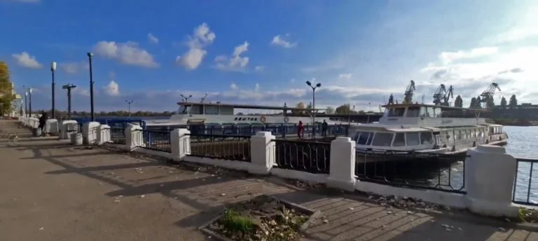 Катери на Річморвокзалі в Херсоні