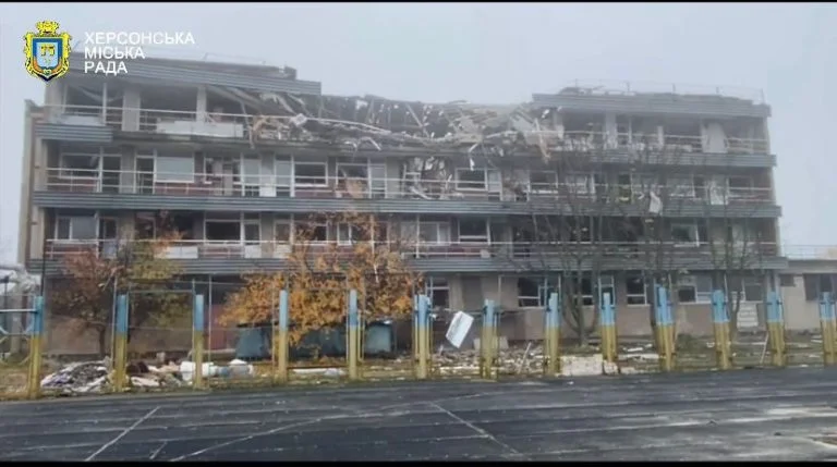 У Херсоні від обстрілів пошкоджені чотири багатоповерхівки