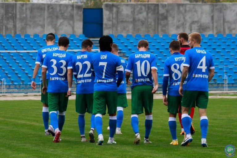 ФК “Кристал” продовжує аукціон на підтримку ЗСУ: на кону футболка провідного гравця Лаптєва