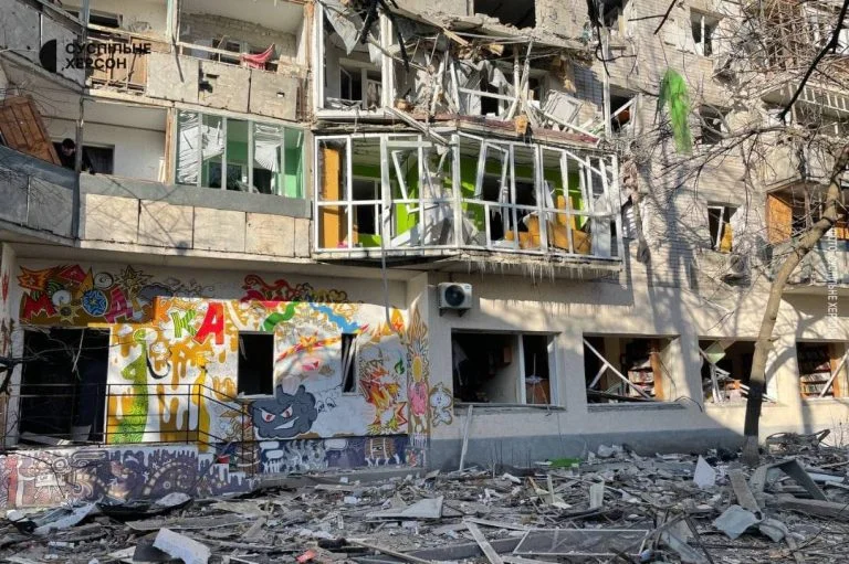 Росіяни обстріляли житловий будинок, де був облаштований простір МолоДіжка