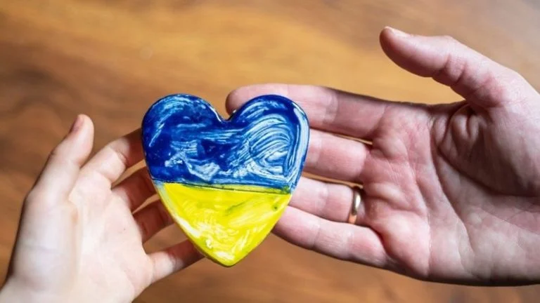 67 родин з Херсонщини отримали по 2200 гривень завдяки пожертвам до Фонду громади “Захист”