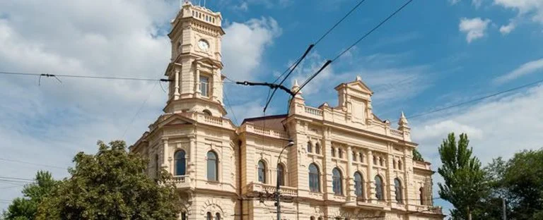 У Херсонському художньому музеї опізнали ще два викрадених полотна – вони знаходяться у Криму