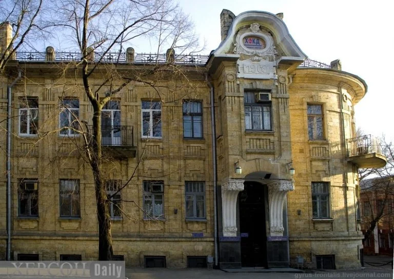 У Херсоні росіяни обстріляли кардіодиспансер – двоє людей постраждало