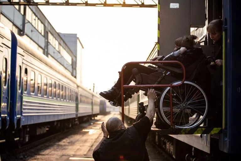 З Херсона евакуювали ще 19 маломобільних людей