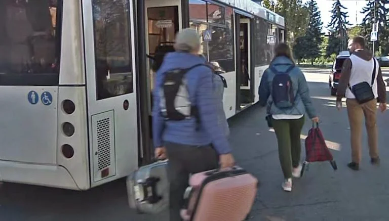 Окупанти обстрілами спонукають мешканців лівобережної Херсонщини до «добровільної евакуації»