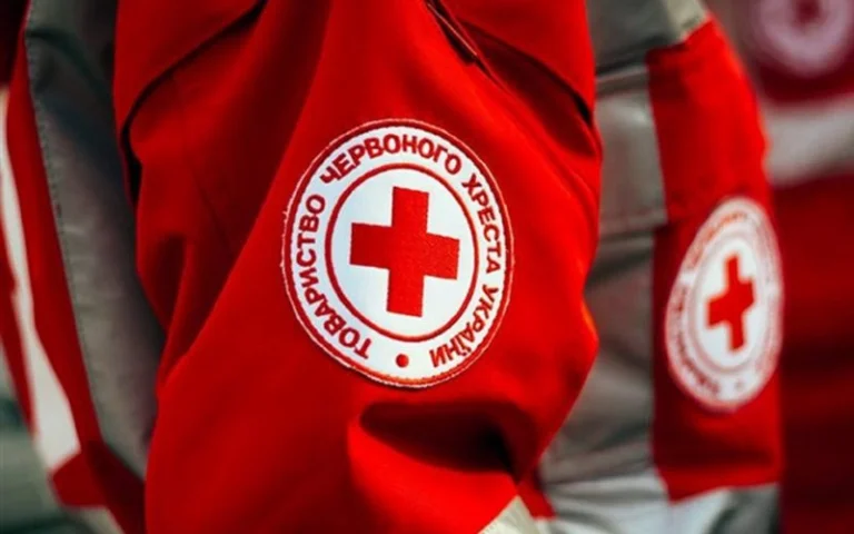 Червоний Хрест надав понад 400 буржуйок для громад Херсонщини, де відсутнє газопостачання