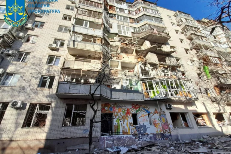 Від обстрілів росіян минулої доби постраждало 4 жителів Херсонщини – серед них 15-річний хлопець