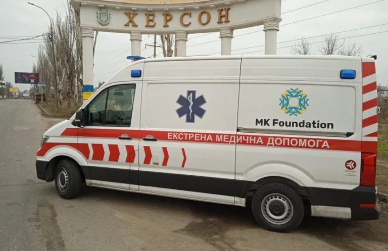 MK Foundation передав центру екстреної медицини в Херсоні карету швидкої допомоги
