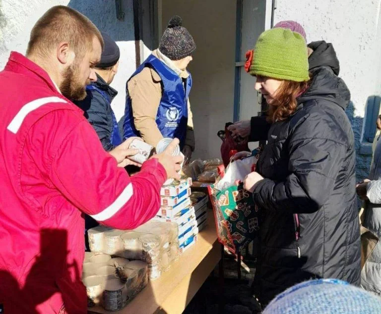Роздача гуманітарної допомоги в Херсоні