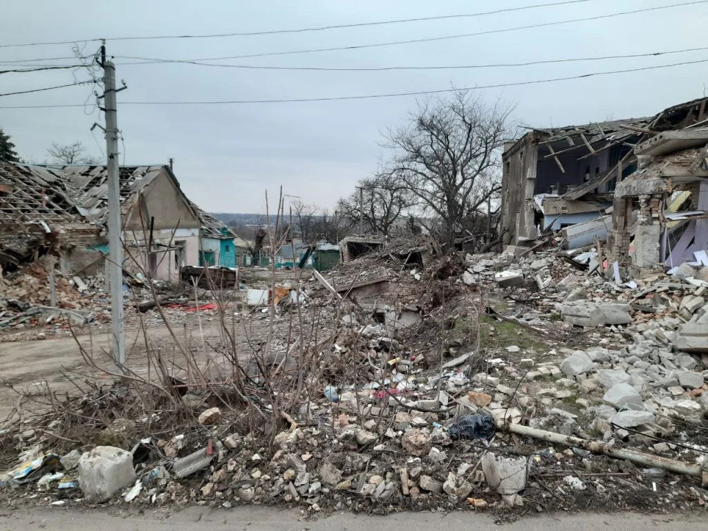 «Ми самі по собі, влада сама по собі»: мешканці Великої Олександрівки повертають життя до селища Велика олександрівка
