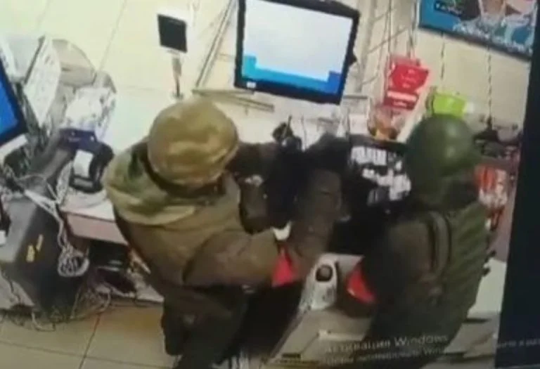 Російські військові продовжують мародерство на Херсонщині