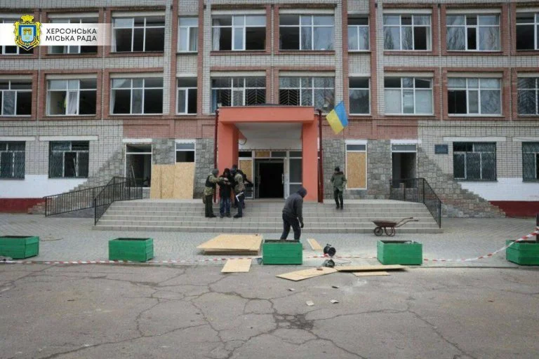 Херсонська МВА показала наслідки російських обстрілів міста