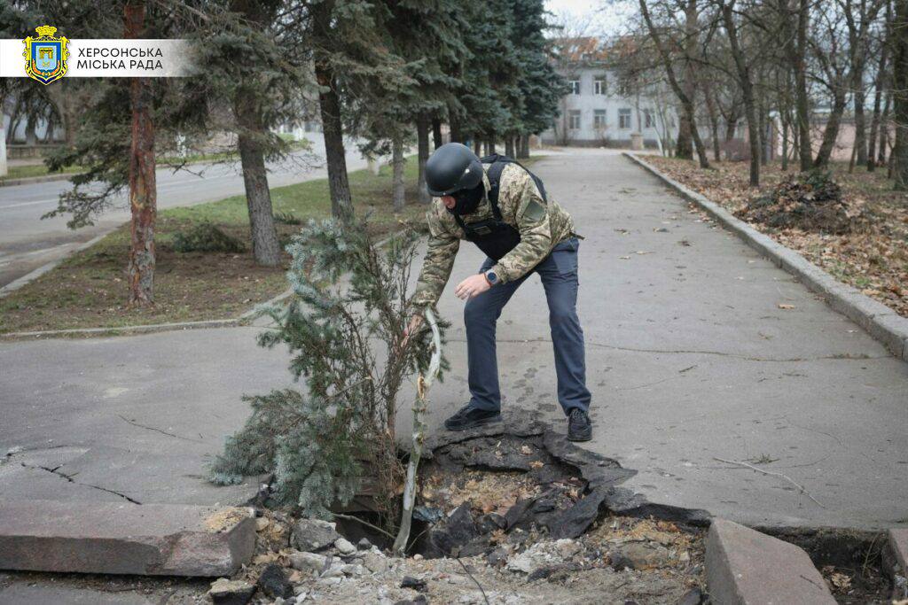 Херсонська МВА показала наслідки російських обстрілів міста Мост