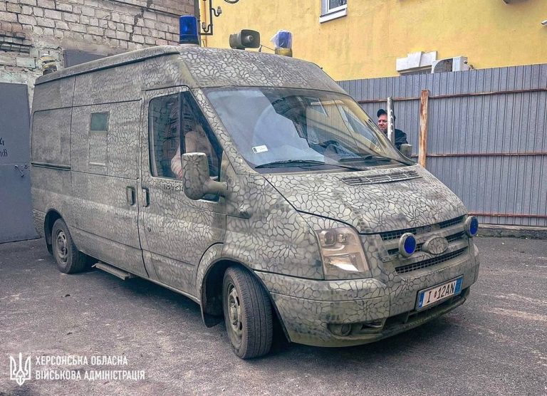 Херсонські тероборонівці отримали медичний евакуаційний автомобіль