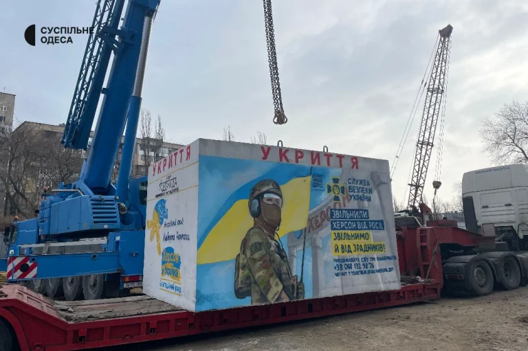 До Херсона доставлять ще 10 мобільних укриттів, – ХОВА