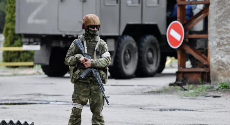 На окупованій Херсонщині військові РФ на блокпосту розстріляли автобус з цивільними