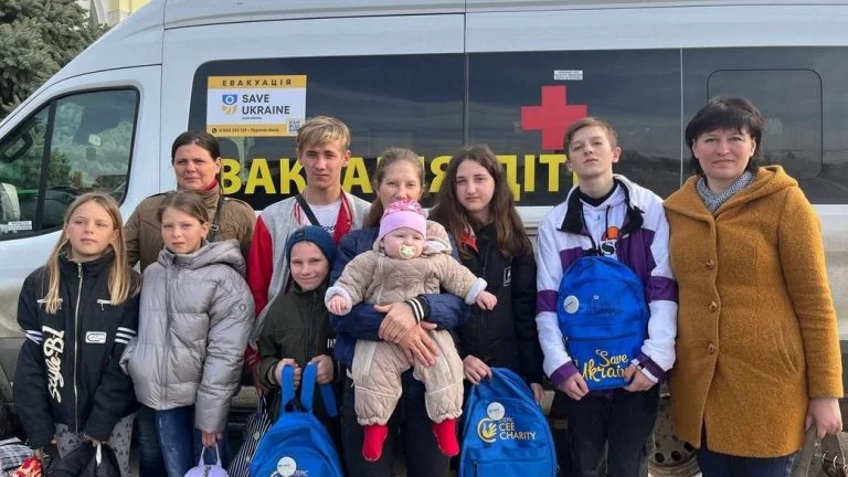 Громадська організація допомогла евакуювати багатодітну родину з Берислава