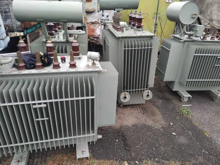 Херсонські енергетики отримали 6 трансформаторів від партнерів