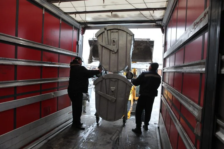 Вінниця передала Херсону 100 контейнерів для збору побутових відходів