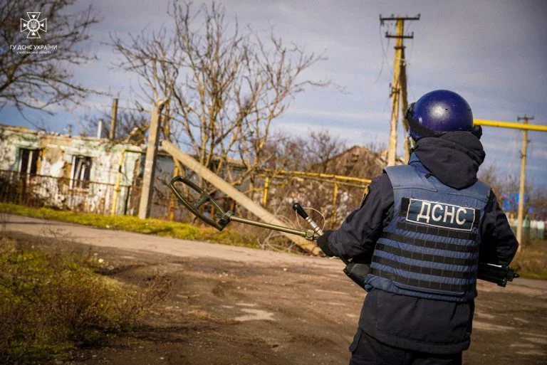 На Херсонщині сапери знешкодили більше 100 вибухонебезпечних предметів