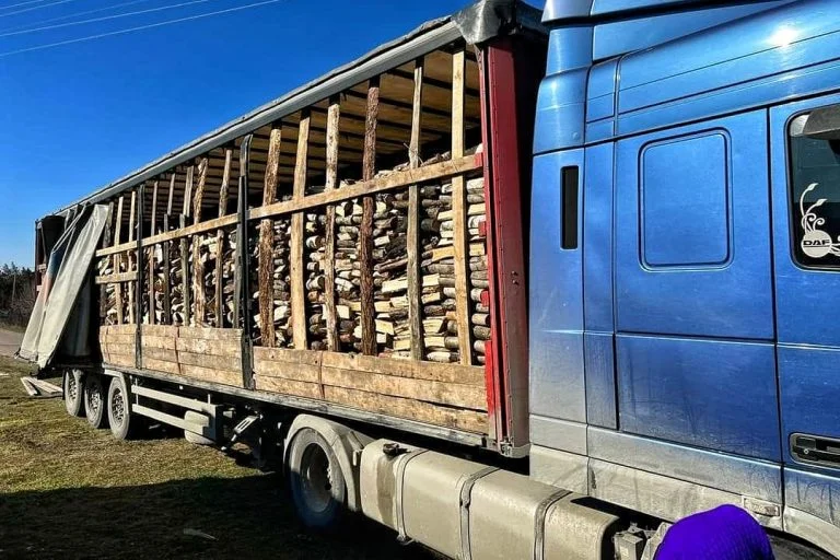 Жителі Рівненщини відправили дрова для мешканців Херсонщини