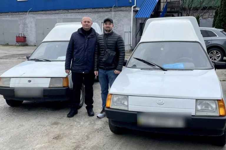 Новокаховській громаді передали автомобіль для доставки невеликих вантажів