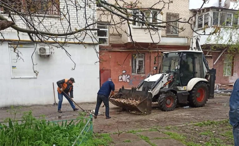 У Херсонській МВА показали наслідки нічних обстрілів міста