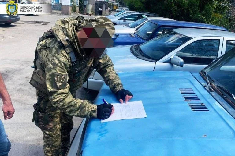 Херсонська лікарня передала автомобіль одній з бригад ЗСУ