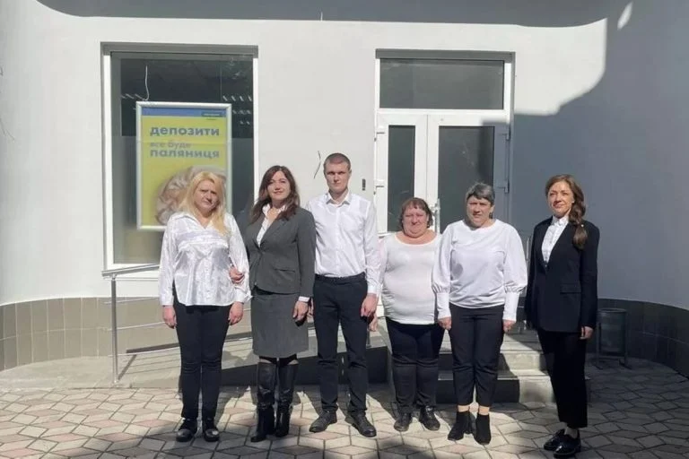 У Херсоні відновило роботу ще одне відділення “Ощадбанку”