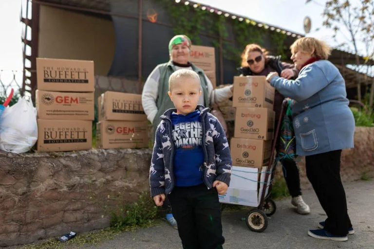 Жителі Херсонщини отримали 6600 літрів питної води та 15 електрогенераторів