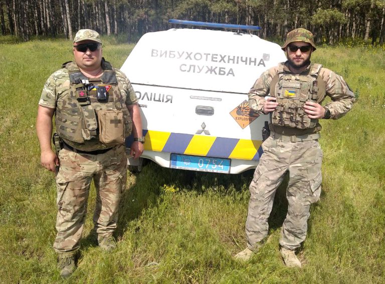 На Херсонщині правоохоронці врятували чоловіка, який підірвався на міні