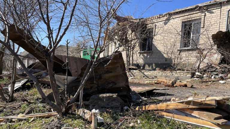 Російська армія обстріляла Дарʼївську громаду: одна людина загинула