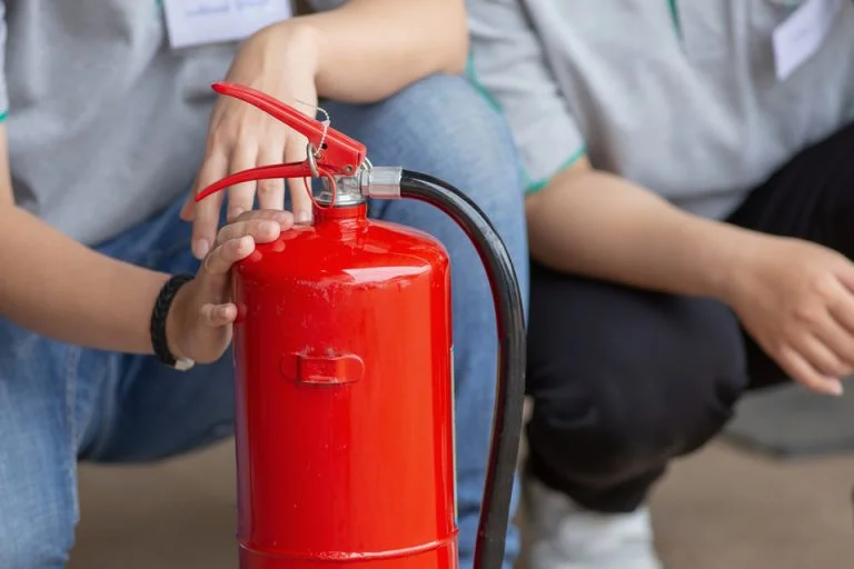 Херсонським ОСББ благодійники передали засоби протипожежної безпеки