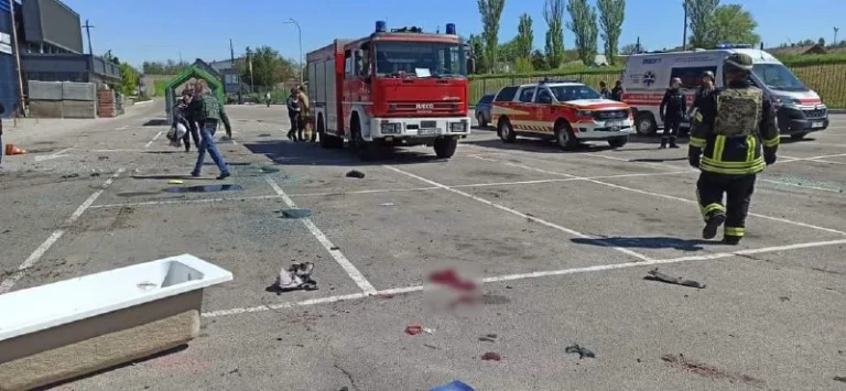 Росіяни продовжують обстрілювати Херсон: постраждало ще 5 цивільних