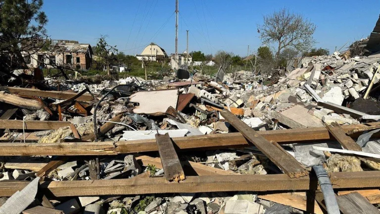 Армія РФ ударила по Кізомису авіаційними бомбами та обстріляла зруйнований Дар’ївський міст