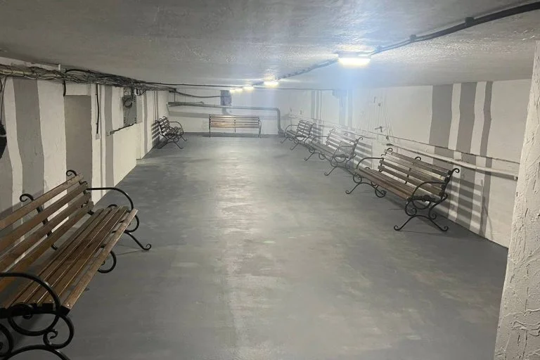 У Херсонській громаді змонтували перші підвальні укриття від обстрілів