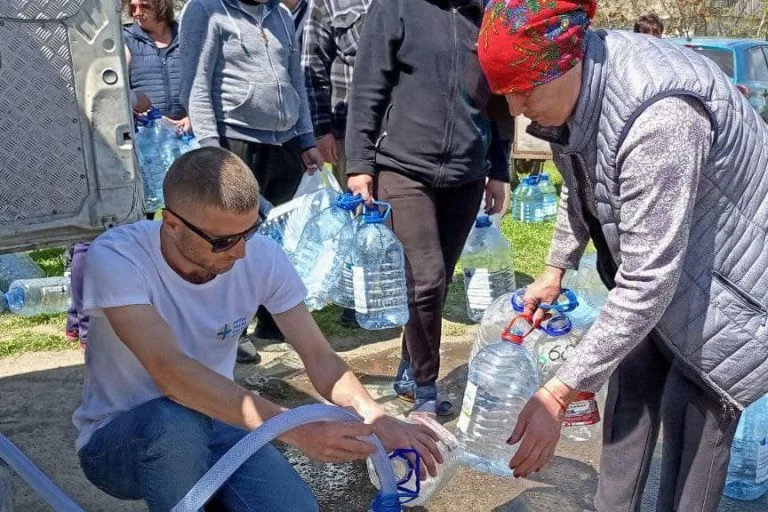 9 населеним пунктам Херсонщини передали близько 20 тисяч літрів питної води