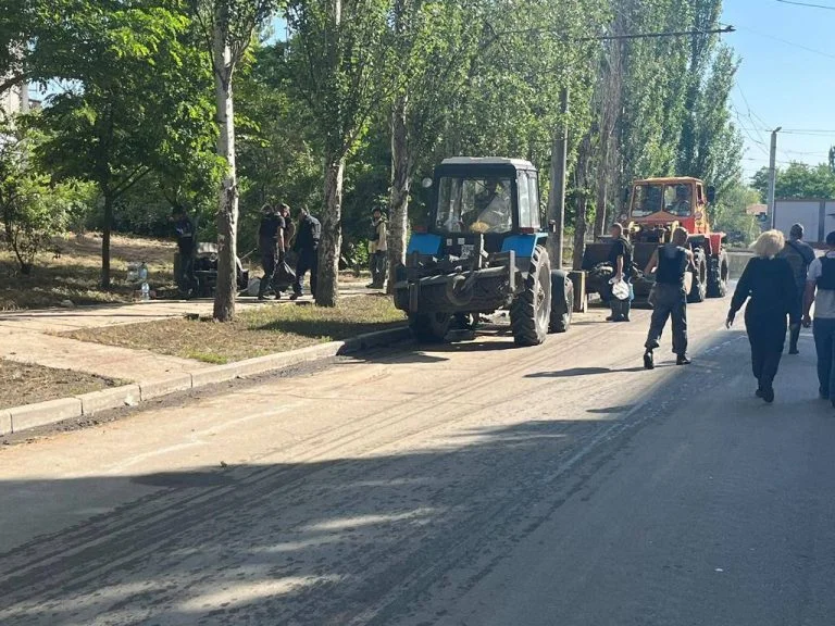 Місцева влада Херсона поділилась подробицями процесу ліквідації наслідків затоплення мікрорайону Корабел