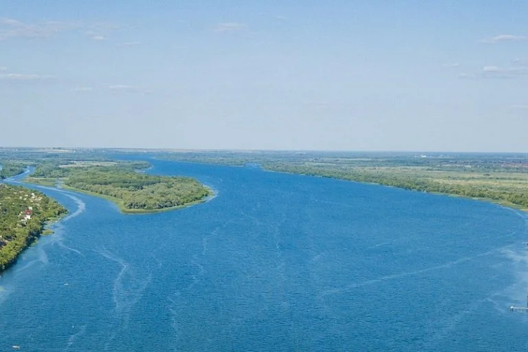 Рівень води у Дніпрі в районі Херсона впав ще на 20 сантиметрів