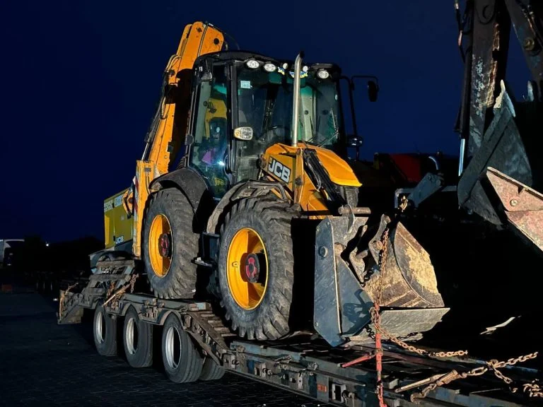 Волинь передала Херсонщині техніку для ліквідації наслідків підриву Каховської ГЕС